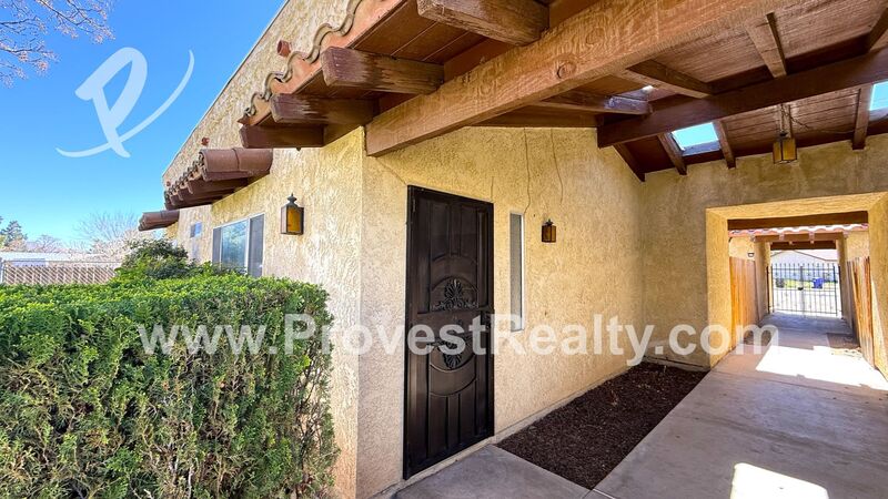 Apple Valley House: 21350 Laguna Rd