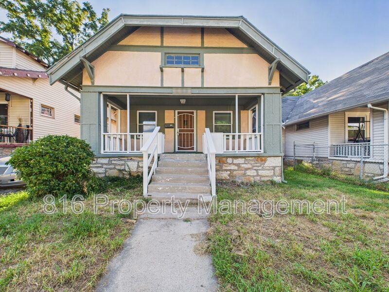 Kansas City House: 6612 Park Ave