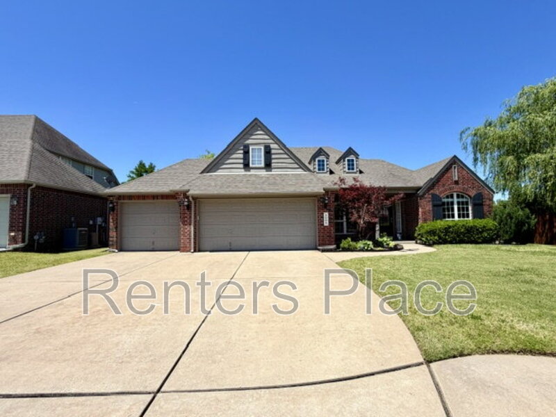Broken Arrow House: 3004 South Tamarack Avenue
