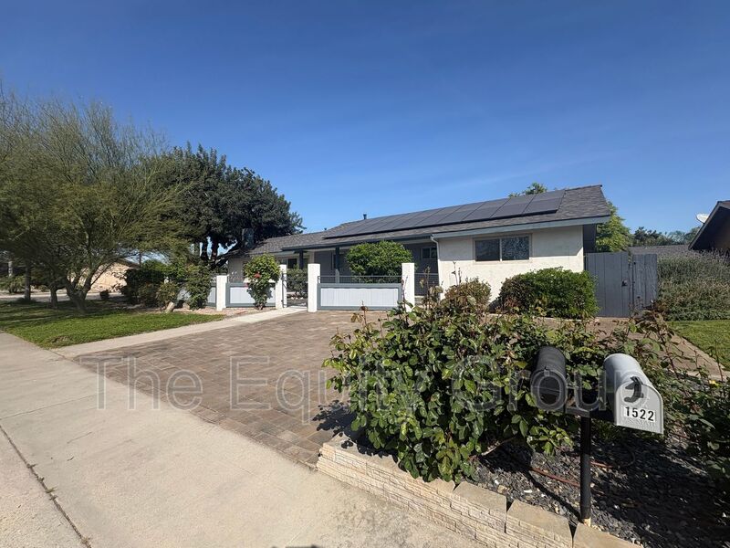 Visalia House: 1522 West Monte Vista Ave