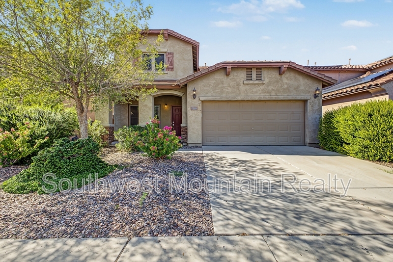 Florence House: 2346 N Monticello Dr