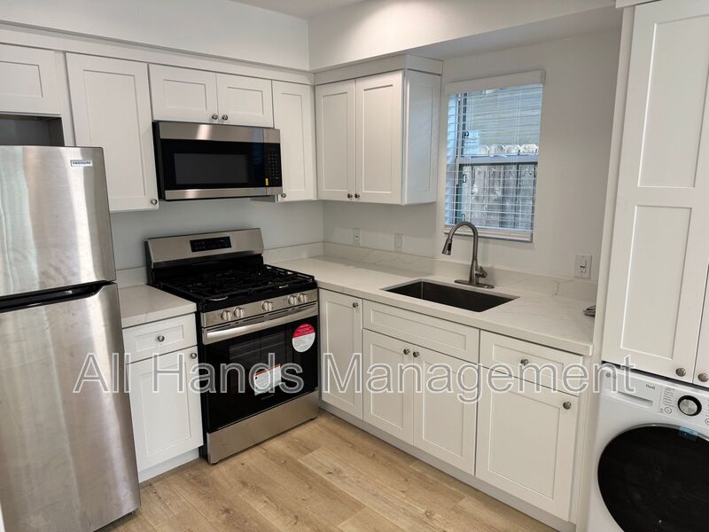 Long Beach Condo: 3121 East Mariquita Street