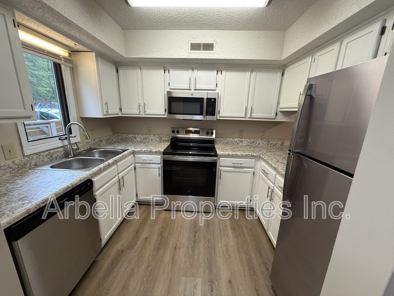 Jonesborough Condo: 420 W Jackson Blvd