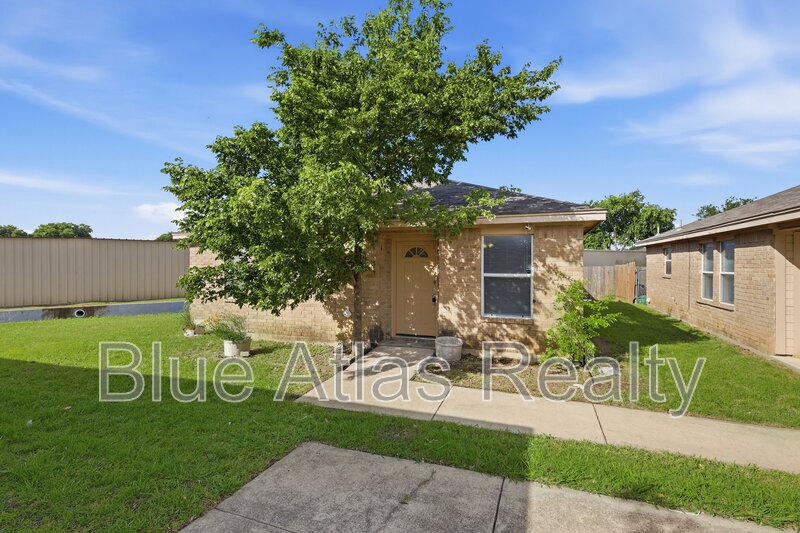 Saginaw House: 125 Cambridge Drive