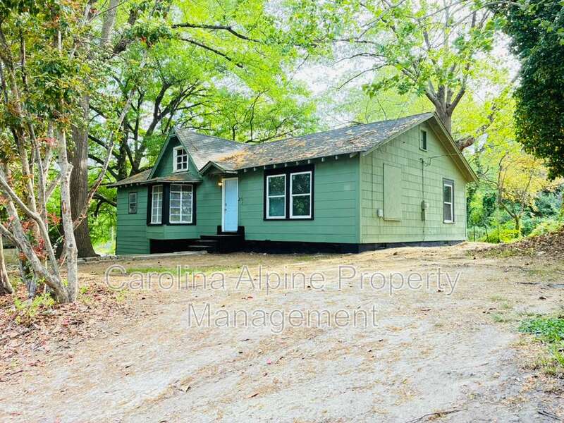 Gastonia House: 102 Plum Tree Ln