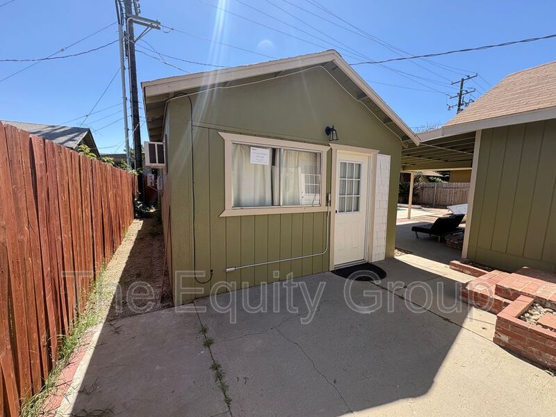 Tulare Condo: 1085 Academy Ave