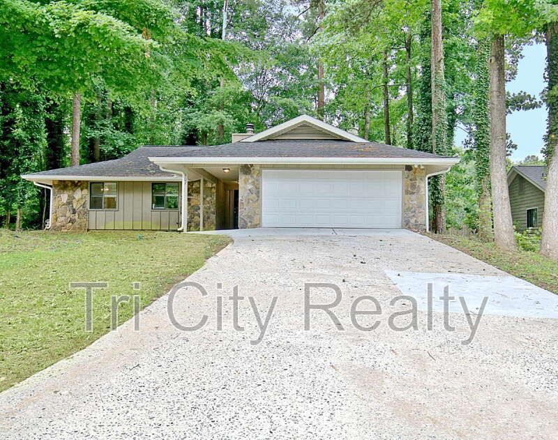 Peachtree City House: 107 Gelding Garth