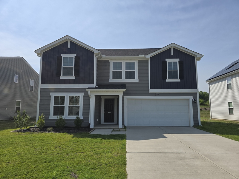 Clayton House: 129 Maple Tree Lane