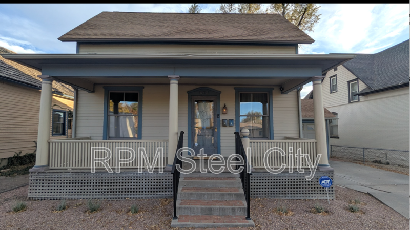 Pueblo House: 512- 512 1/2 W 10th St