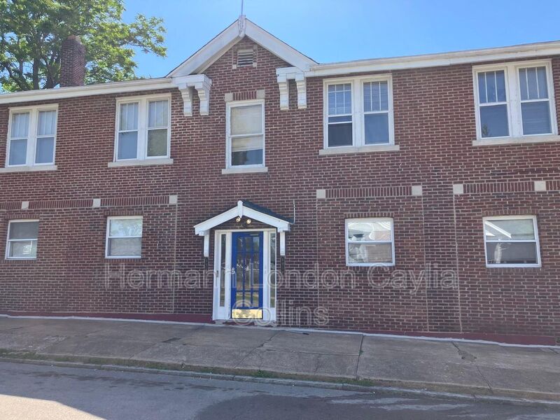 Saint Louis House: 6918 Moellenhoff Street