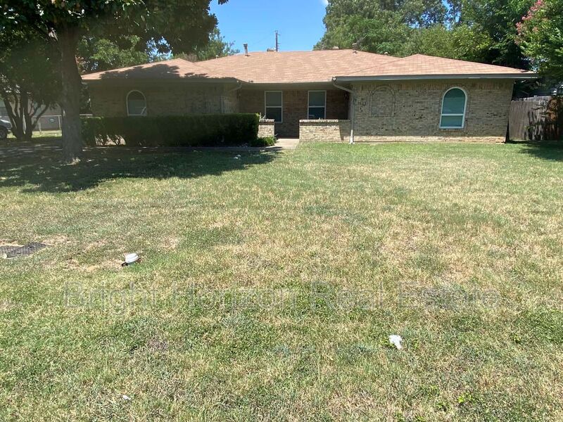 Irving House: 1017 Mullins Street