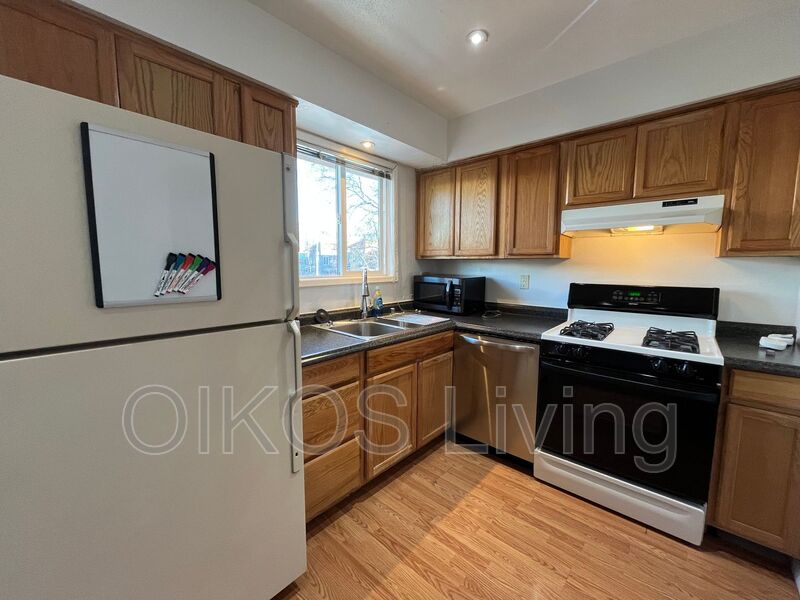 Anchorage House: 516 N Bliss St