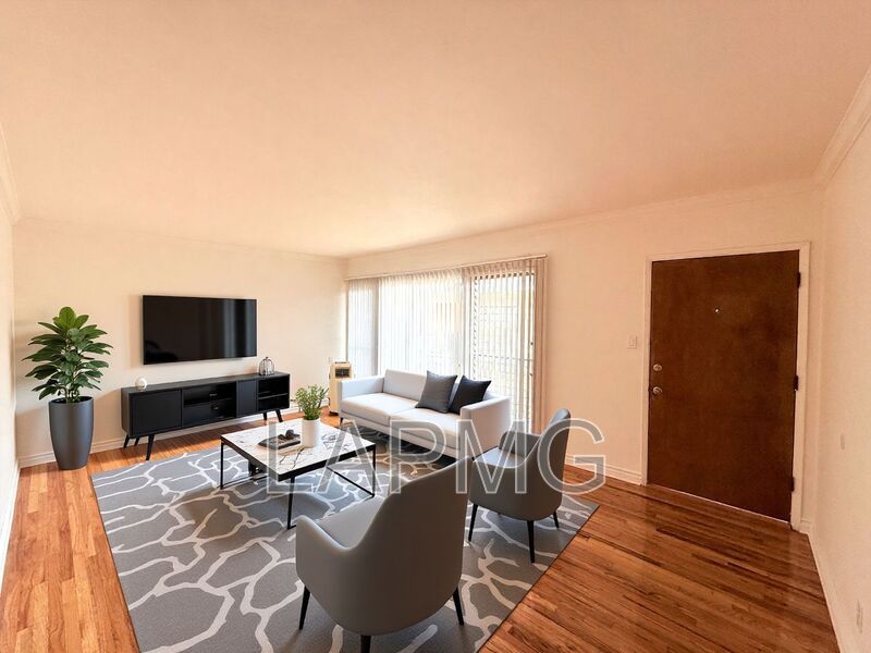 Los Angeles House: 1323 N. Bronson Avenue