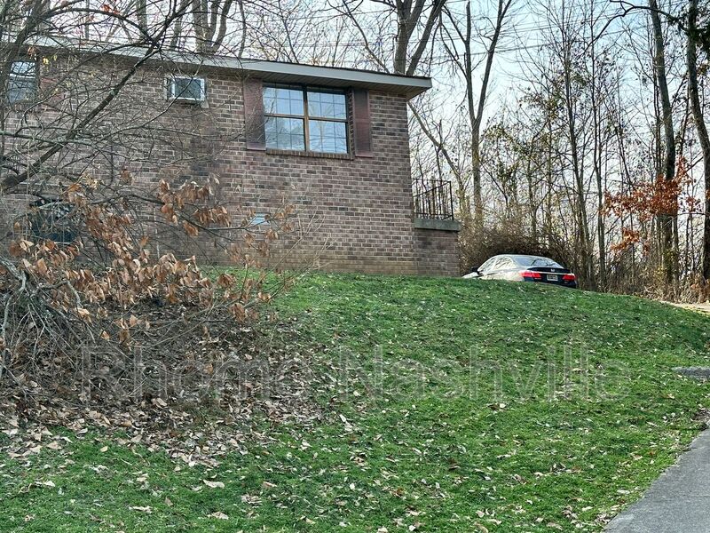 Nashville House: 455 Cedarvalley Drive