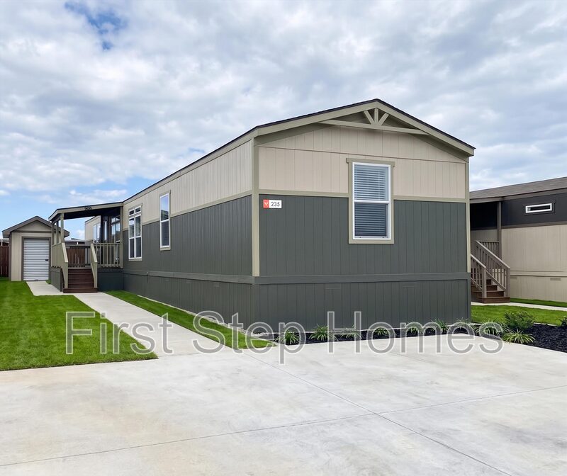 Oak Point House: 235 Islero Drive