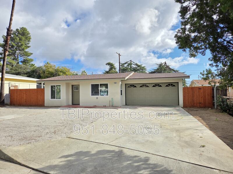 Banning House: 1358 N Murray St