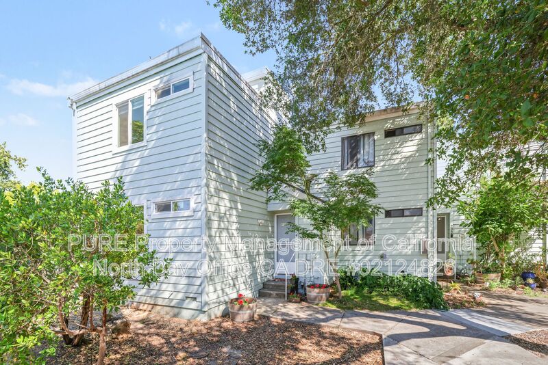 WINDSOR Townhome: 234 COURTYARDS E