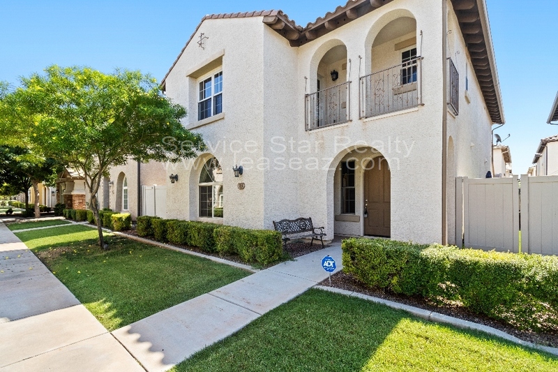 Gilbert House: 860 S Huish Dr