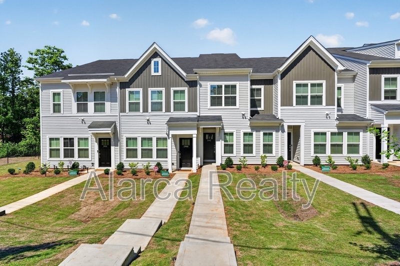 Charlotte Townhome: 2962 Sloan Dr