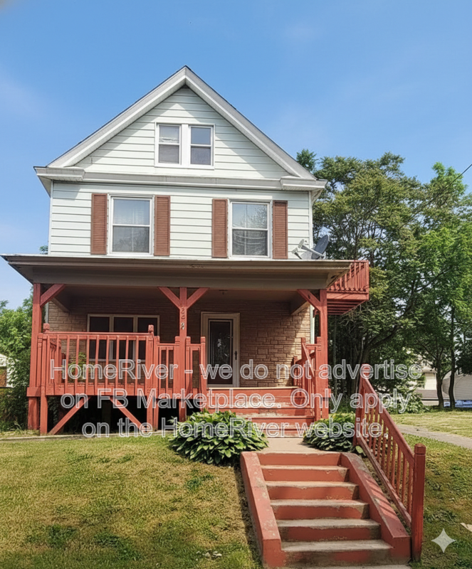 New Castle House: 925 Winslow Ave