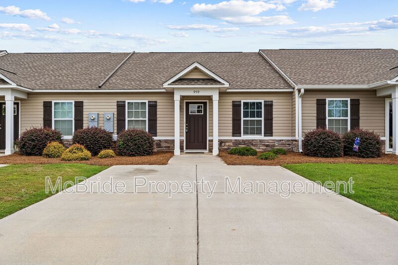 Aiken House: 959 Madrid Court