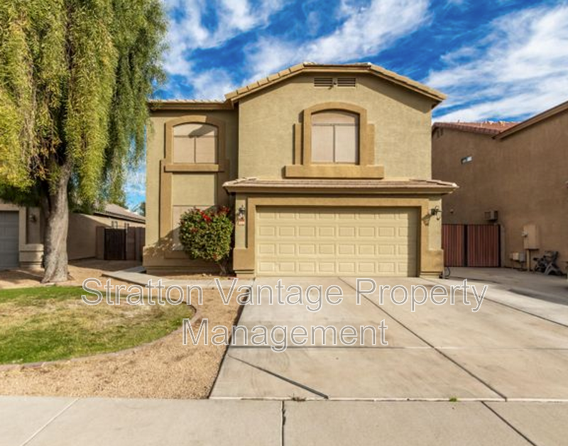 Avondale House: 10646 W Alvarado Rd