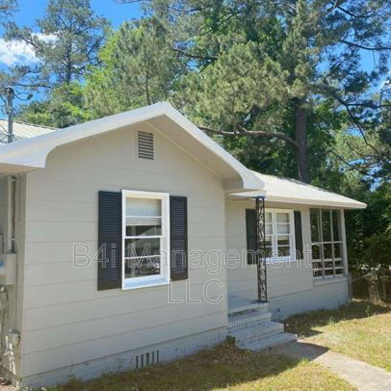 Milledgeville House: 112 Second Street Southwest