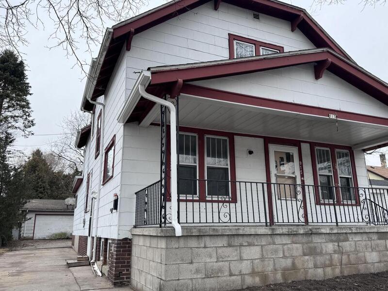 Manitowoc Condo: 915 Columbus Street - Upper