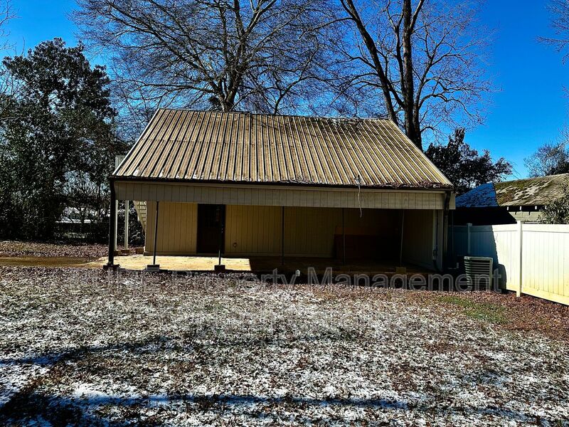 Concord House: 708A Union St S