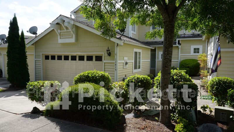 Silverdale Townhome: 11615 Breckenridge Ln NW