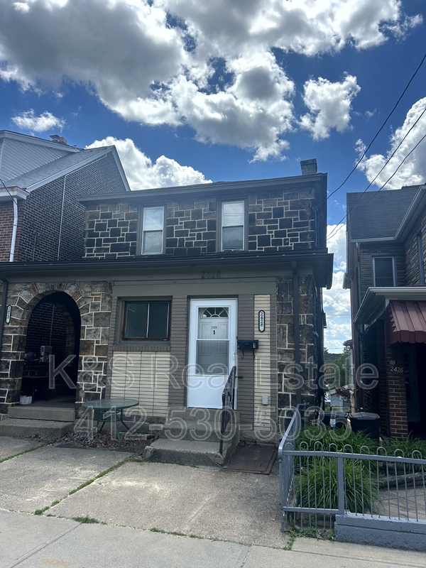Pittsburgh Condo: 2428 Woodstock Avenue - 1st Floor