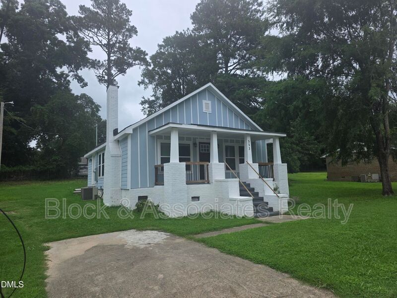 Wake Forest House: 523 E Nelson Ave