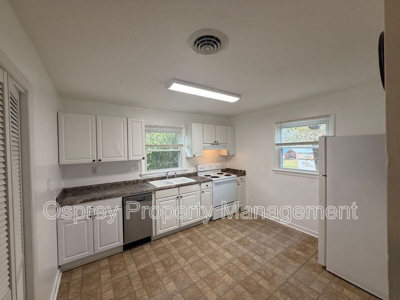 Welcome to your new home in the heart of Norfolk, VA! "ASK ABOUT OUR ZERO DEPOSIT" - Photo 3