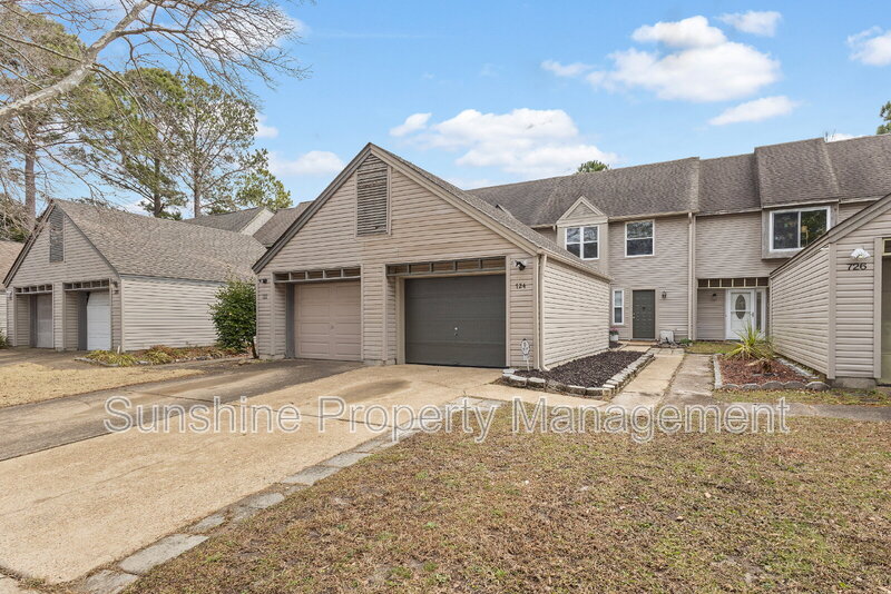 Virginia Beach Townhome: 724 Chaseway Street