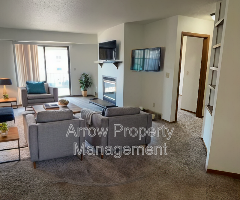 Bismarck House: 205 E Arbor-208G