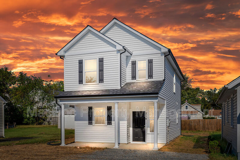 Fredericksburg House: 214 Mansfield Street