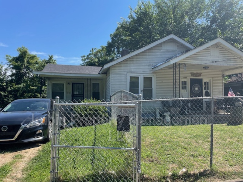 Memphis Condo: 2275 Hunter Ave