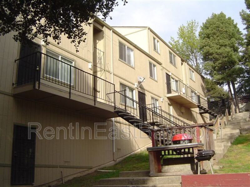 Oakland House: 6701 Laird Avenue#7