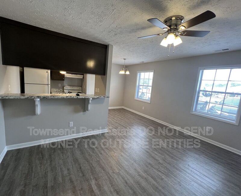 Fayetteville House: 1429B Ireland Dr