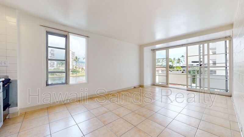 Honolulu House: 445 Kaiolu St