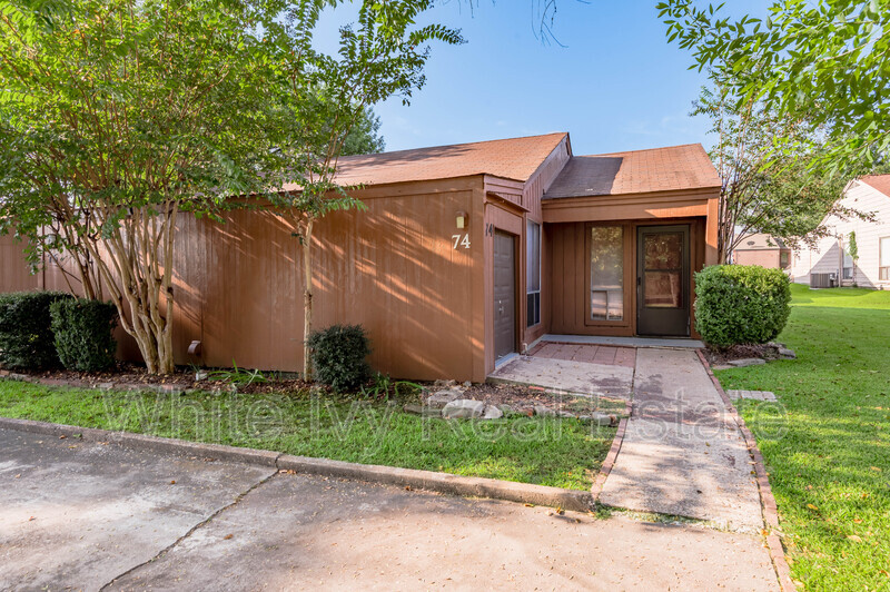 Trinity Townhome: 74 Westwood Drive West