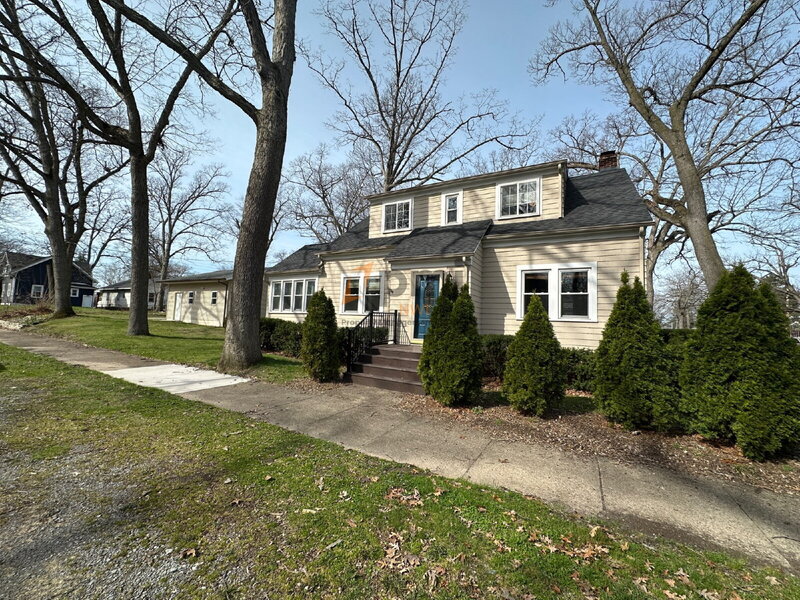 Michigan City House: 418 School St