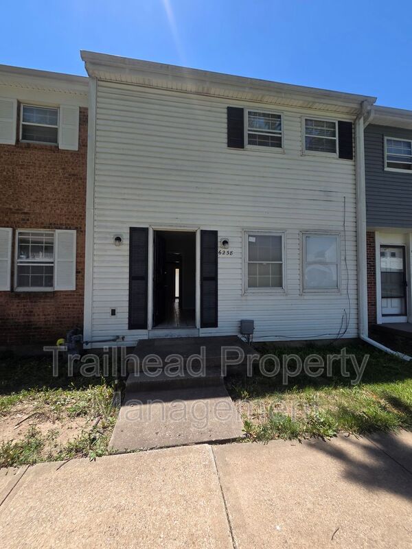 Grandview House: 6238 E 129th St