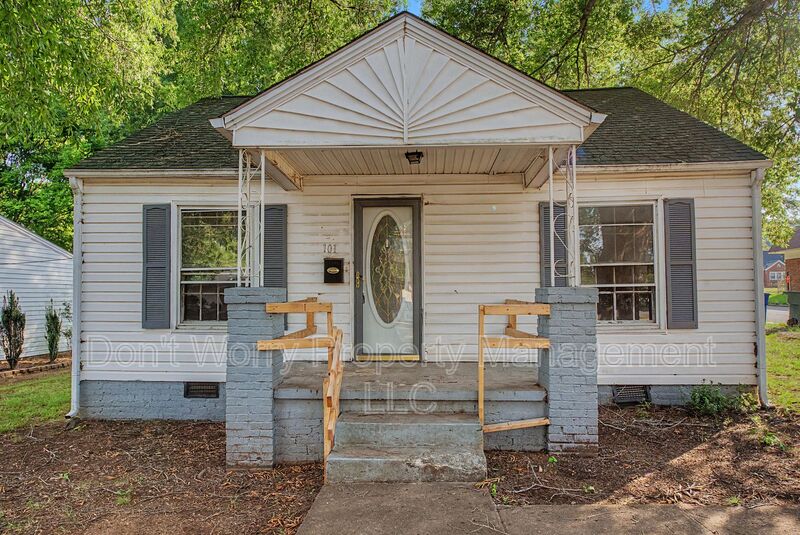 Mayodan House: 101 N Ayersville Road