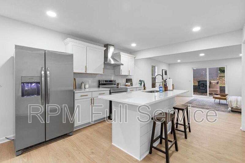 Nashville House: 1025 42nd Avenue N