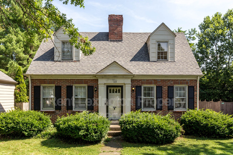 Lexington House: 123 Barberry Ln
