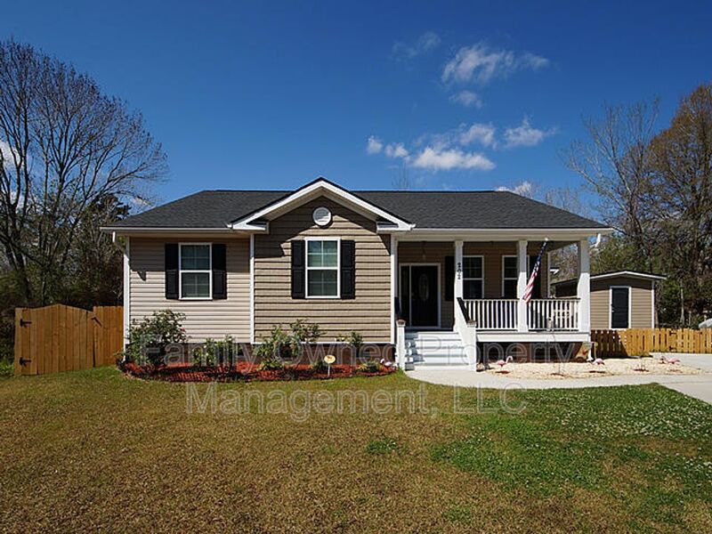 Ladson House: 202 Ibis Drive