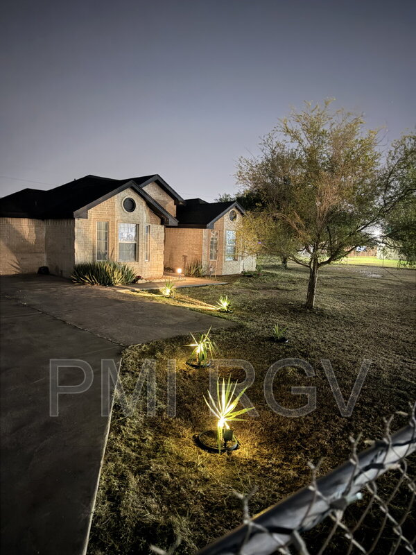 Donna House: 8314 N Val Verde Rd