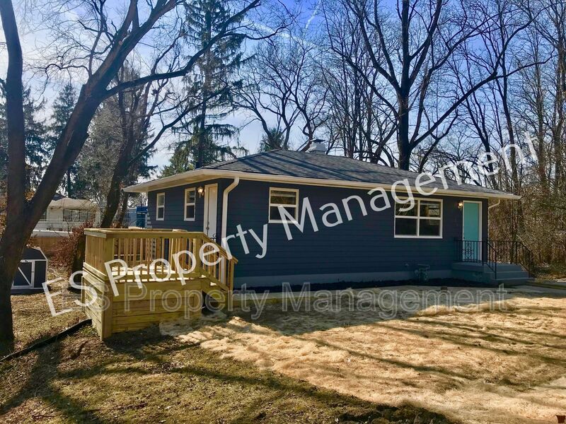 Great 3 Bedroom 1.5 Bathroom Home in Washington Township! - Photo 24