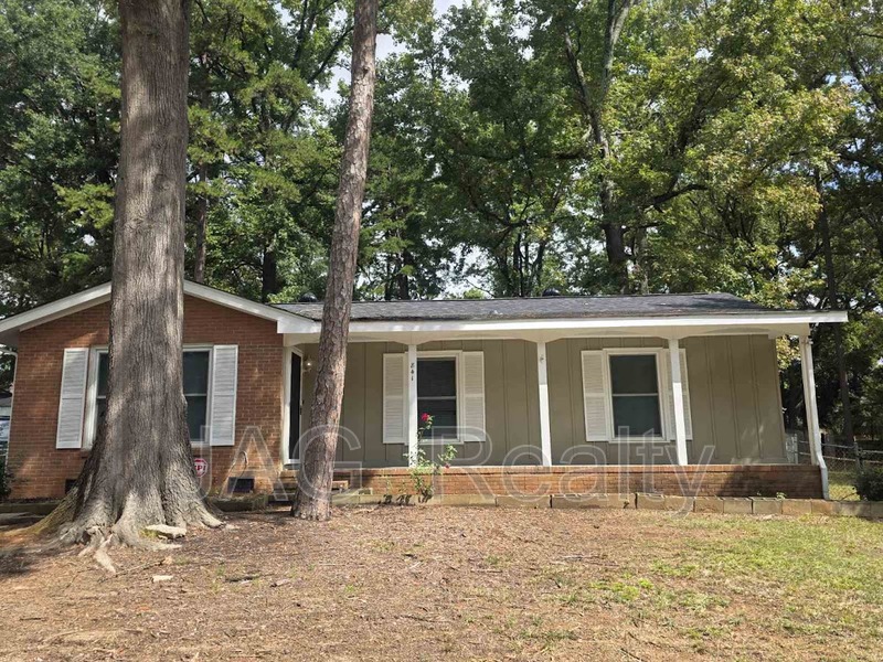 Charlotte House: 841 Carrington Dr